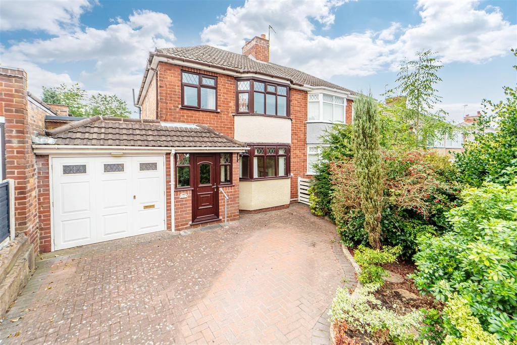 11 Fancourt Avenue, Wolverhampton 3 bed semidetached house for sale