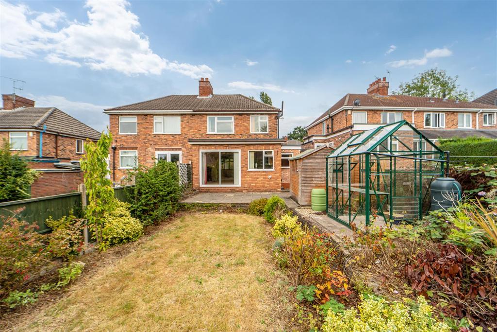 11 Fancourt Avenue, Wolverhampton 3 bed semidetached house £249,950