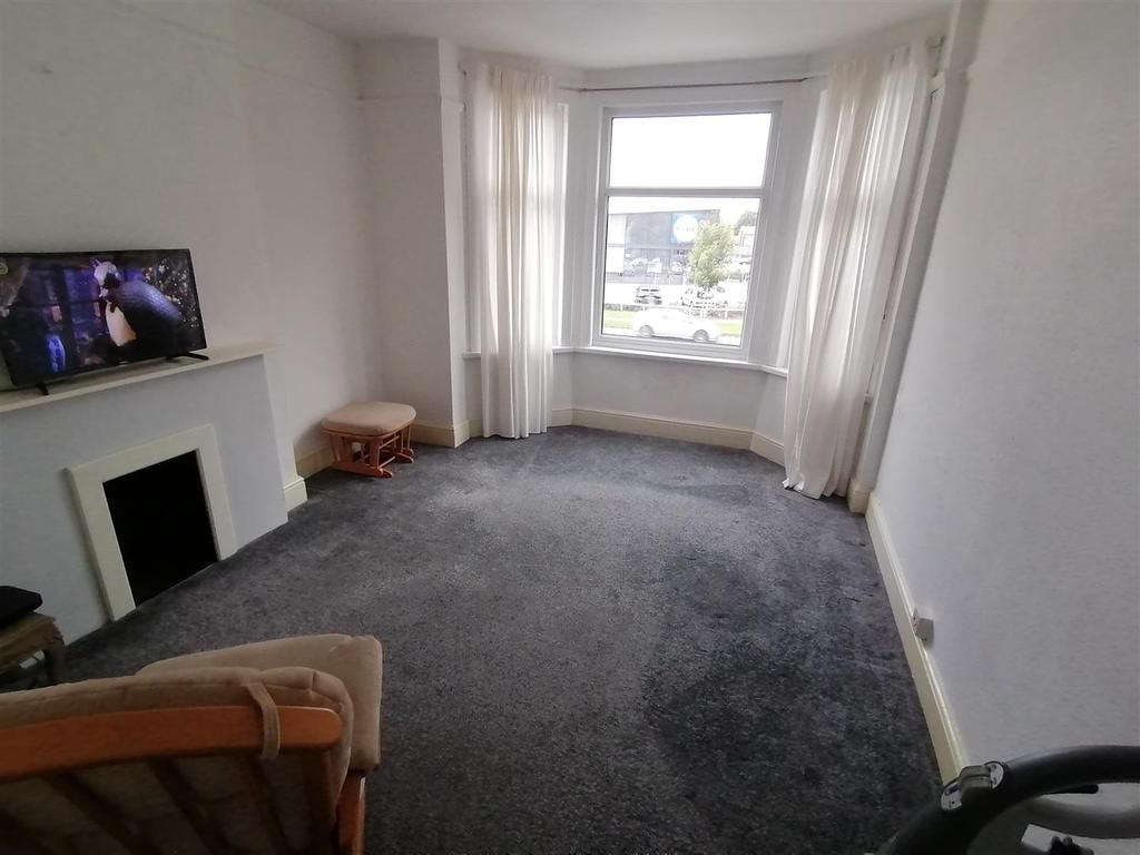 HINCKLEY ROAD, NUNEATON, CV11 6LG 2 bed flat £625 pcm (£144 pw)