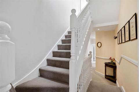 120 Durham Road, London, SW20 0DG