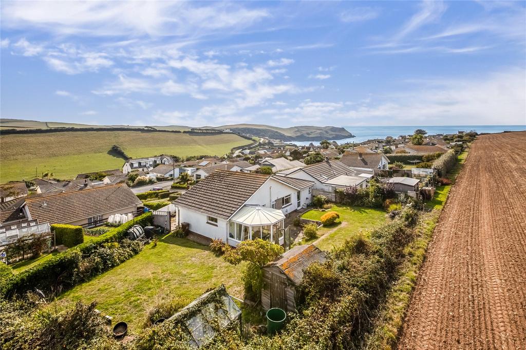 Weymouth Park, Hope Cove, Kingsbridge, Devon, TQ7 3 bed bungalow £650,000