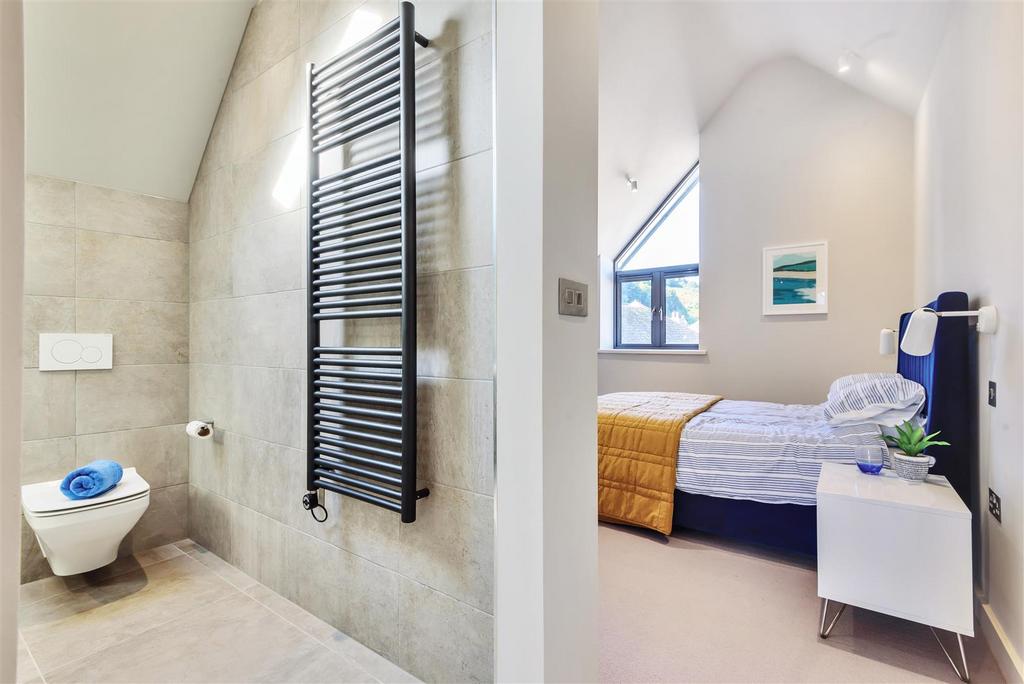 Bedroom 2 (en suite).jpg