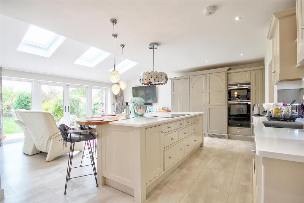 Hill Top Avenue, Great Glen, Leicester 3 bed detached house for sale