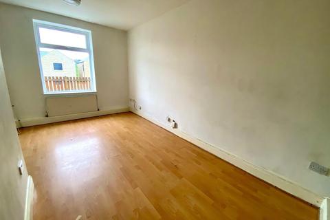 172 Lowergate, Huddersfield, HD3 4EP