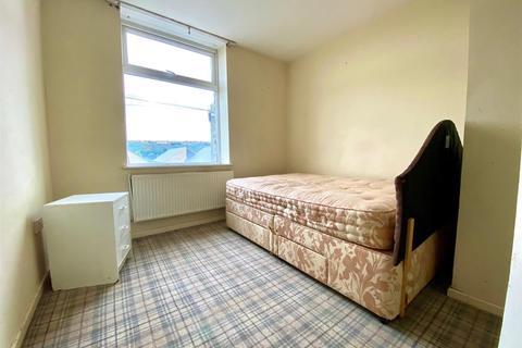 172 Lowergate, Huddersfield, HD3 4EP