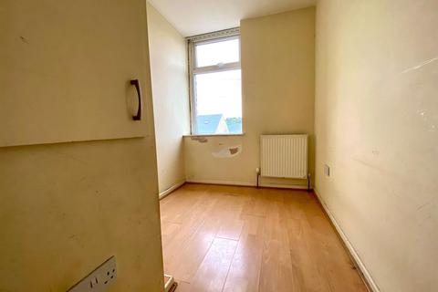 172 Lowergate, Huddersfield, HD3 4EP
