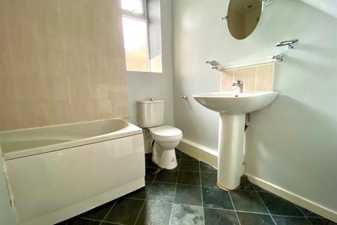172 Lowergate, Huddersfield, HD3 4EP