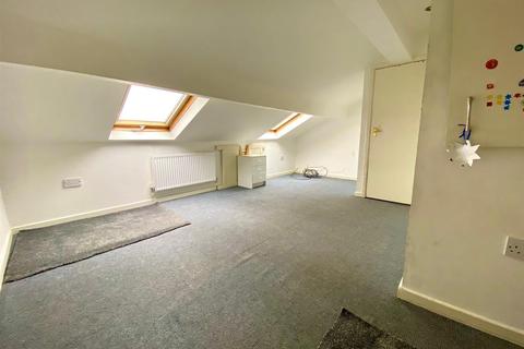 172 Lowergate, Huddersfield, HD3 4EP