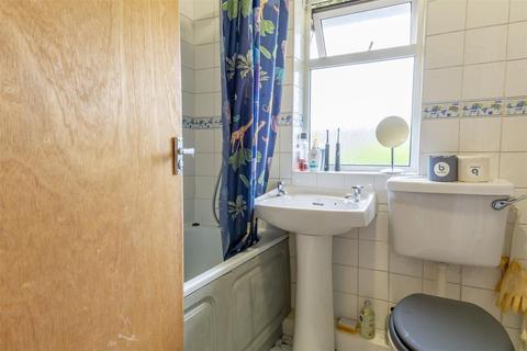 6 Arden Close, Beeston, Nottingham, NG9 2FZ