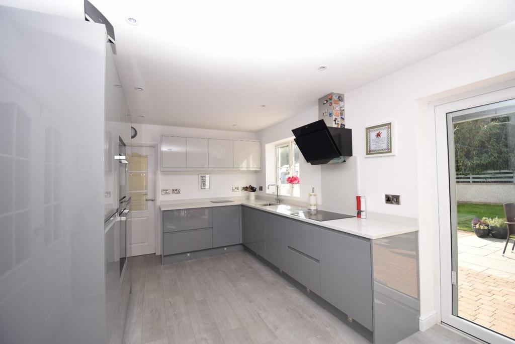 Kitchen 2.JPG