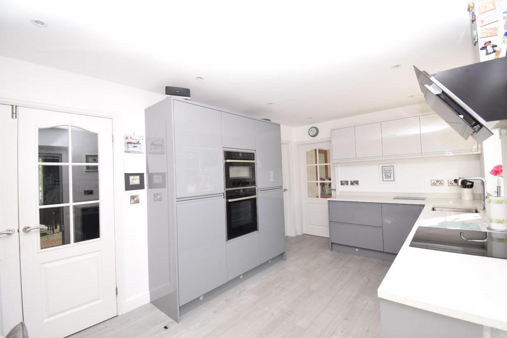 Kitchen 3.JPG