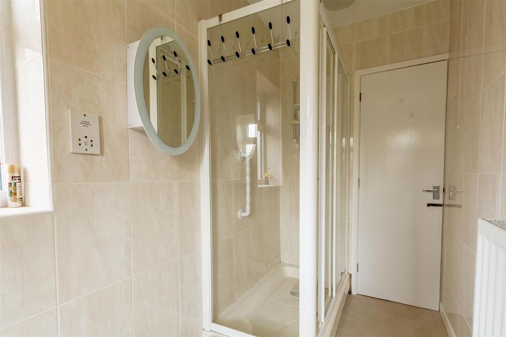 Bathroom (5)-HDR copy.jpg