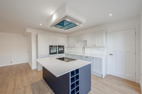 29 Wolverhampton Road, Kingswinford, DY6 7HY