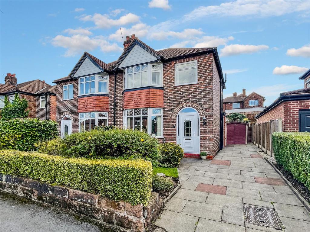 Sandileigh Avenue, Hale, Altrincham 3 bed semidetached house £500,000