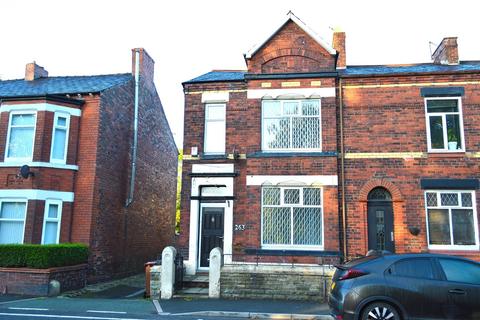3 bedroom end of terrace house for sale - Rochdale Road, Royton, Oldham