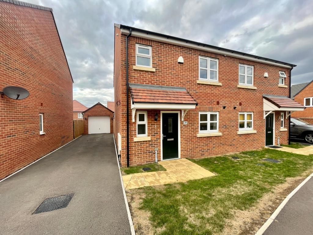 Harvester Way, Buckingham Fields, Northampton NN4 3 bed semidetached