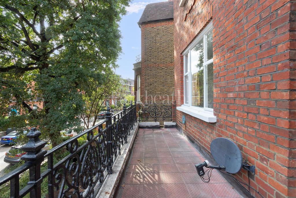 Canfield Gardens, South Hampstead NW6 2 bed flat £2,100 pcm (£485 pw)
