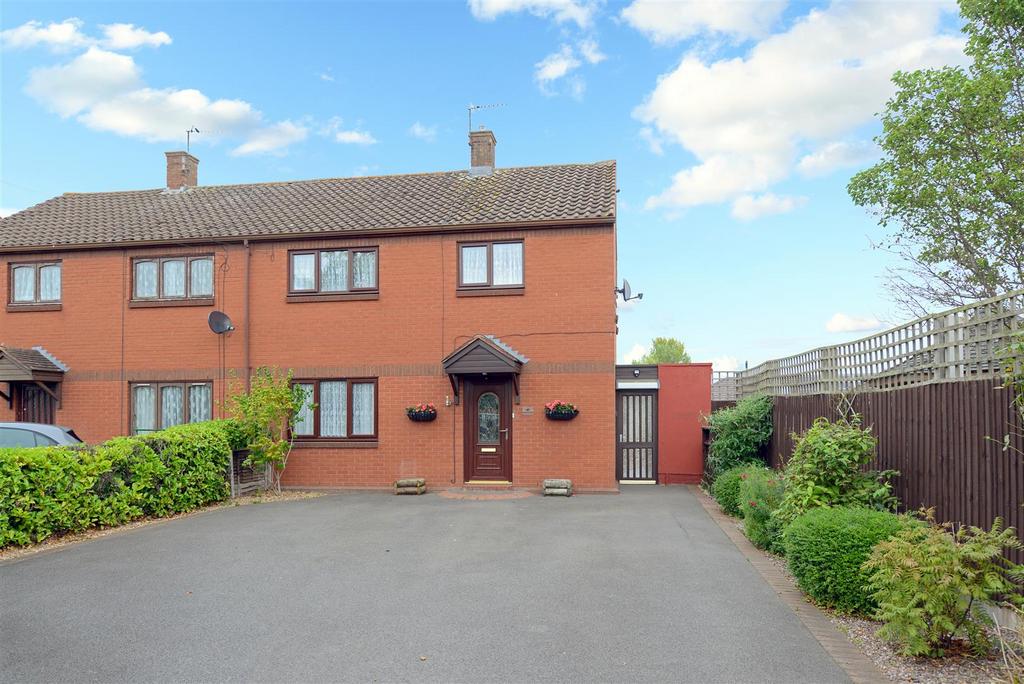 Meadow Farm Drive, Sundorne, Shrewsbury 3 bed semidetached house £