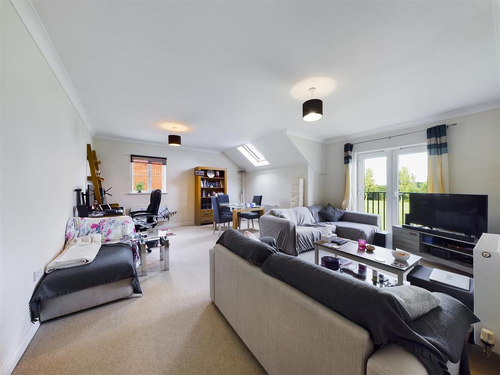 Darlington Road, Basingstoke 2 bed apartment £285,000