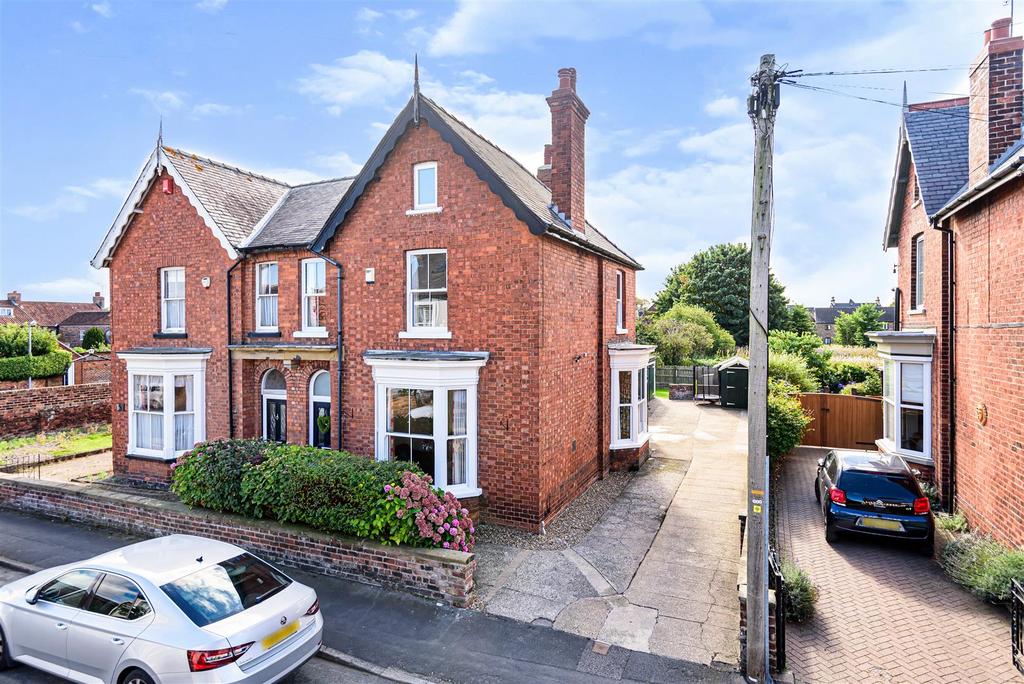 32 Lockwood Street, Driffield, YO25 6RU 5 bed semidetached house for