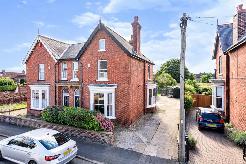 32 Lockwood Street, Driffield, YO25 6RU 5 bed semidetached house for