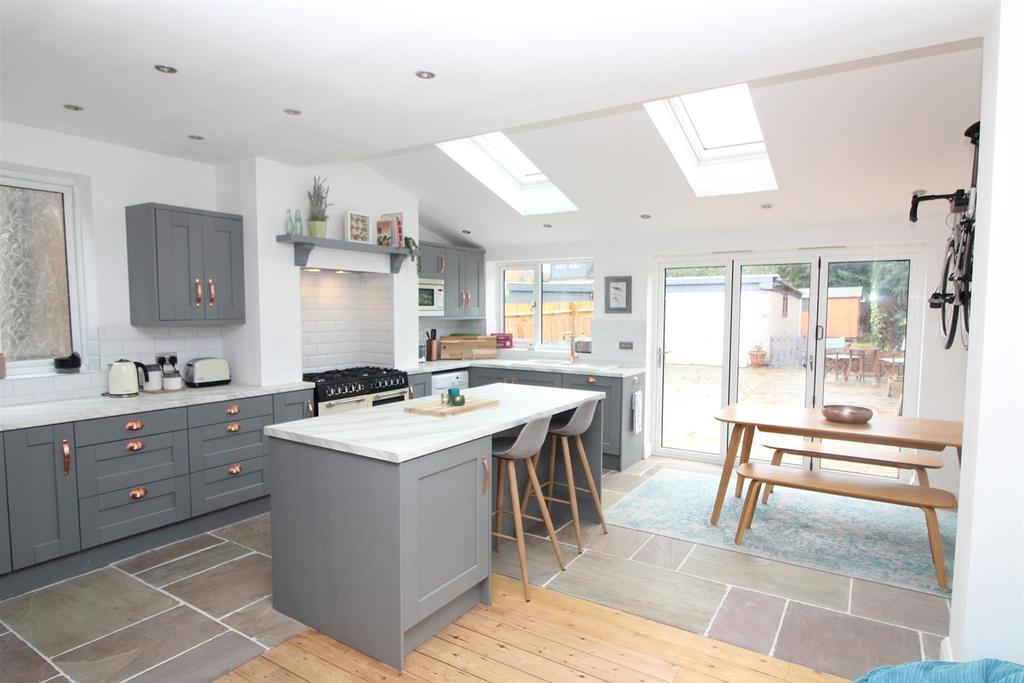 Marina Drive, Wolverton, Wolverton... 3 bed semidetached house £