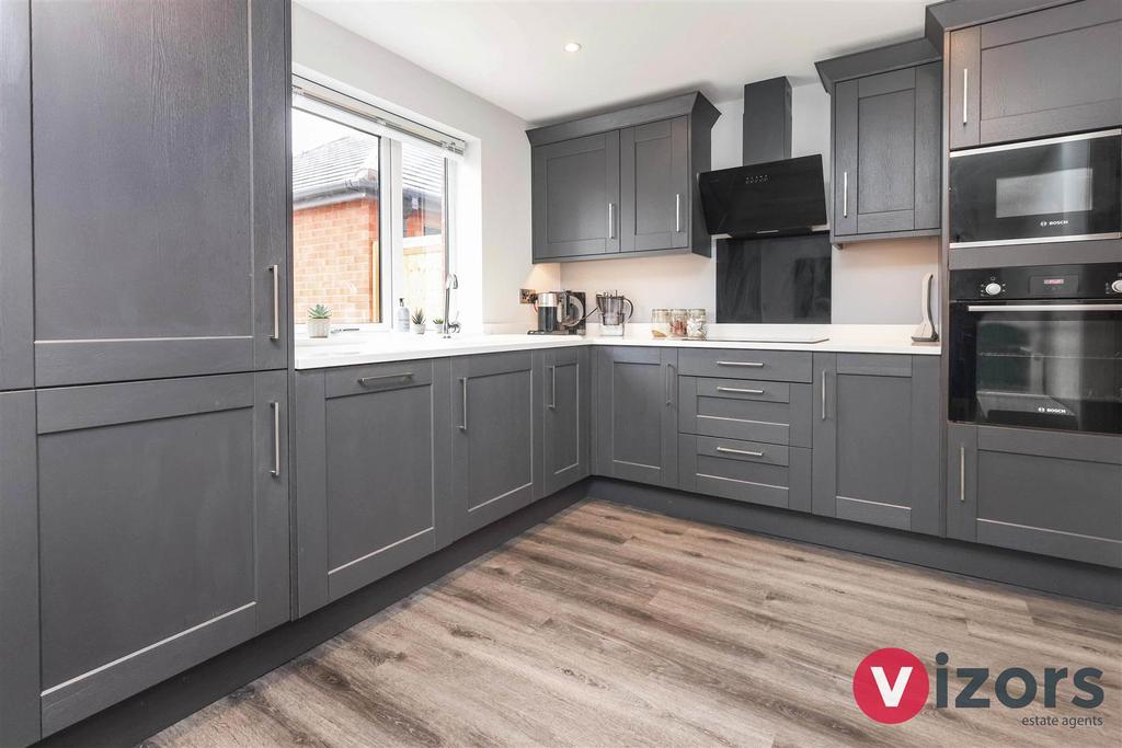 Studley Gate, Studley 3 bed detached house £350,000