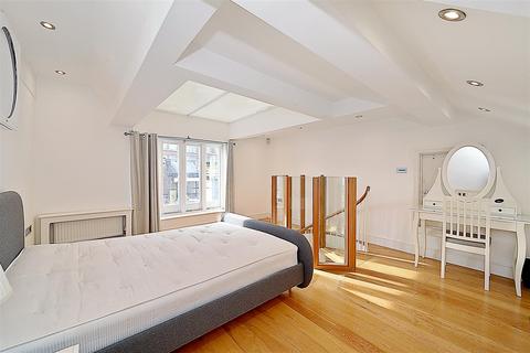 3 bedroom flat for sale, Duke Street, Mayfair, London W1K