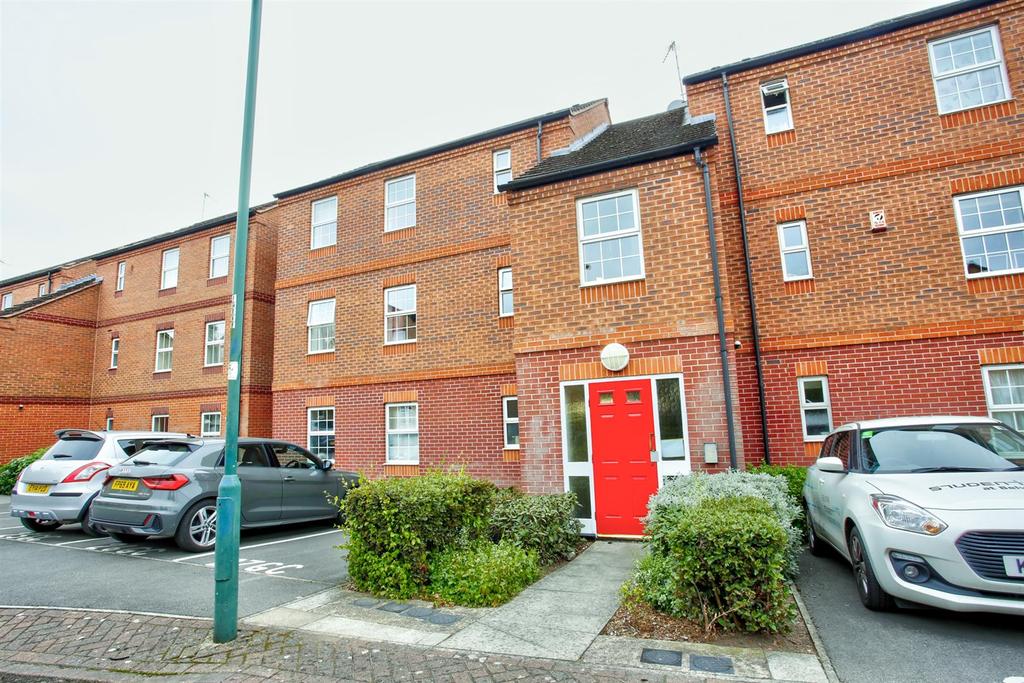 Gilbert Close, Nottingham 2 bed apartment £110,000