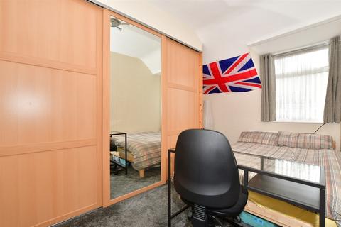 424 Erith Road, Northumberland Heath, Erith, DA8 3NJ