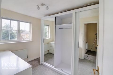 37 Karina Close, Chigwell, IG7 4EN