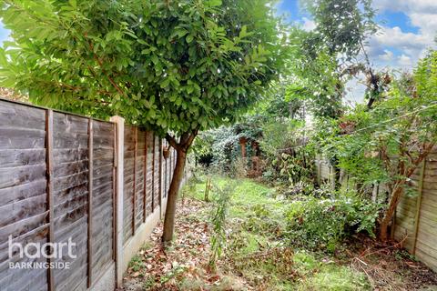 37 Karina Close, Chigwell, IG7 4EN