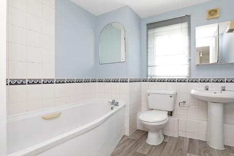 14 Chamberlain Gardens, Hounslow, TW3 4NF