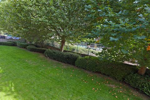 14 Chamberlain Gardens, Hounslow, TW3 4NF