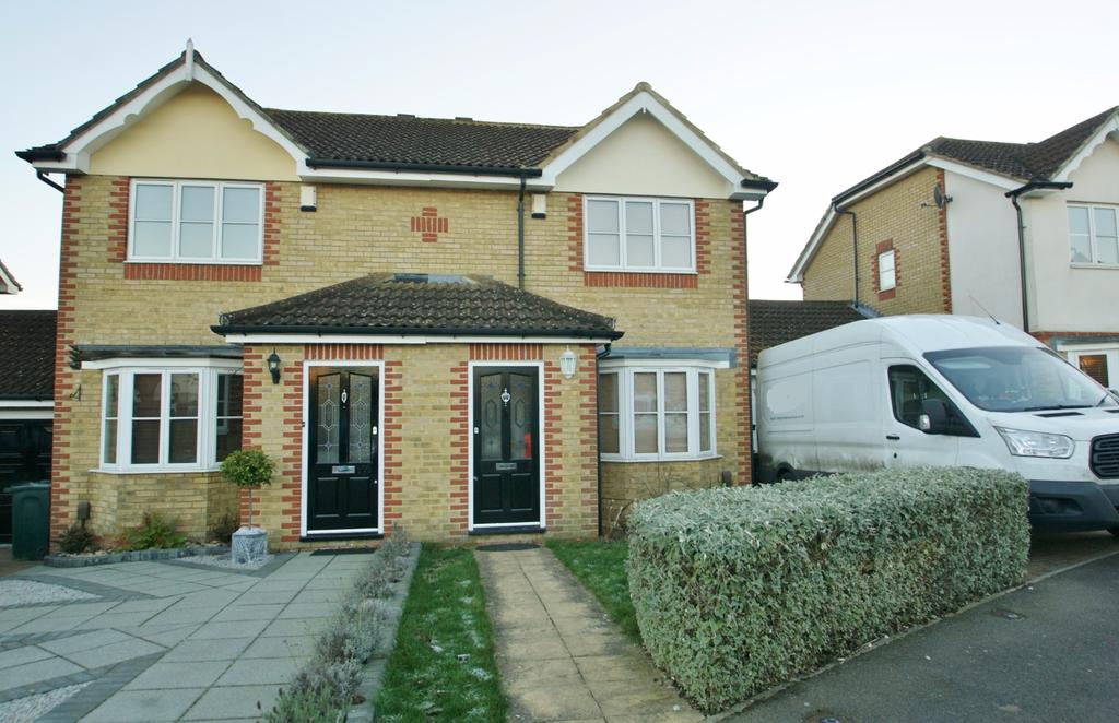 Manor House Drive, Kingsnorth... 3 bed semidetached house £1,150 pcm