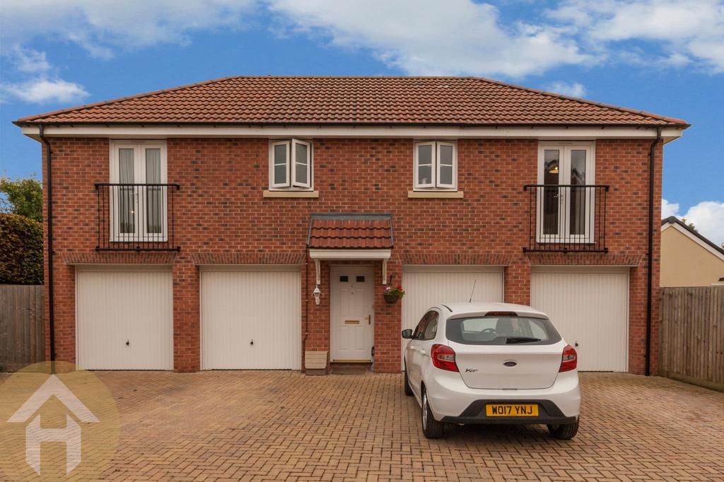 Buxton Way, Royal Wootton Bassett, SN4 8JB 2 bed coach house £950 pcm