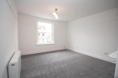 2 bedroom ground floor flat to rent - High Street, Royal Wootton Bassett, SN4 7AF