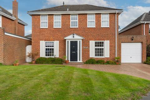 4 bedroom detached house for sale - Tiltwood Drive, Crawley Down, Crawley, West Sussex