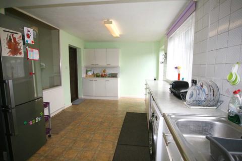 2 bedroom end of terrace house to rent - Whalebone Avenue, Chadwell Heath, RM6