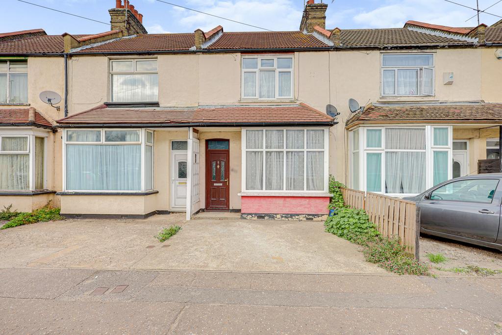 Fairfax Drive, Westcliffonsea, SS0 3 bed terraced house £300,000
