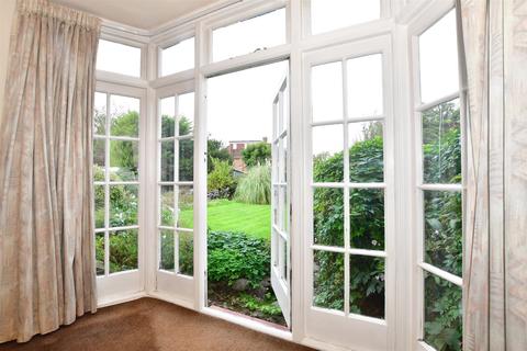 37 Forest Approach, Woodford Green, IG8 9BP