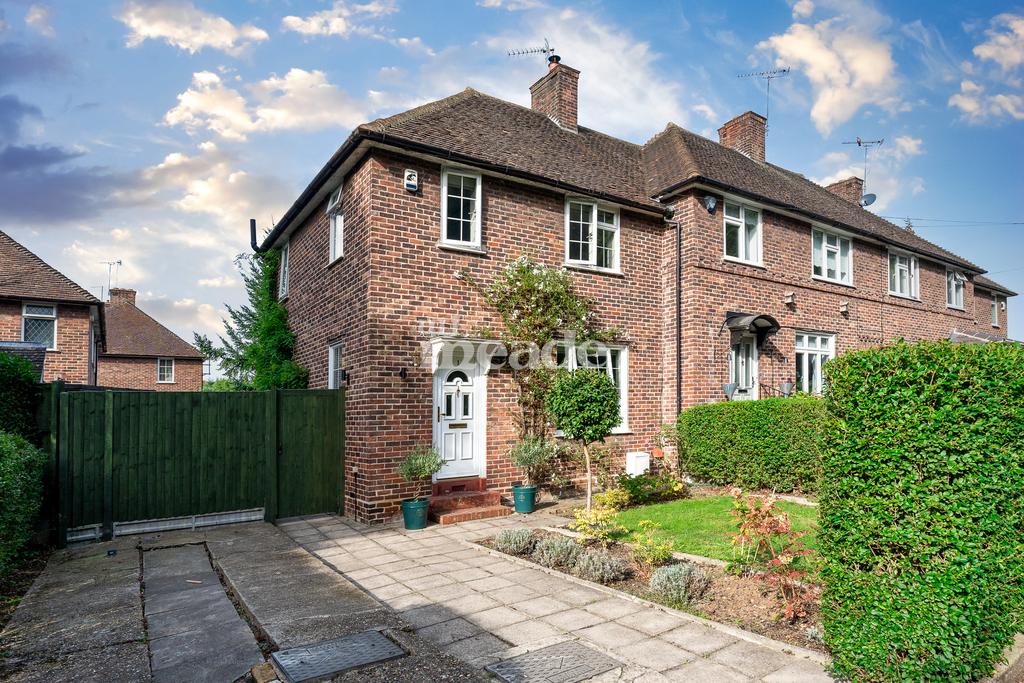 Groveside Road, Chingford, E4 3 bed end of terrace house for sale £
