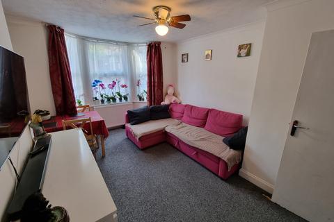 2 bedroom maisonette to rent, Grove Road, Luton, Bedfordshire