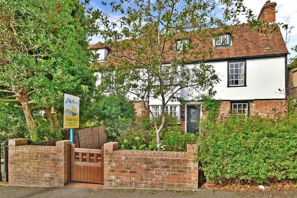 The Street, Detling, Maidstone, Kent 2 bed character property £385,000