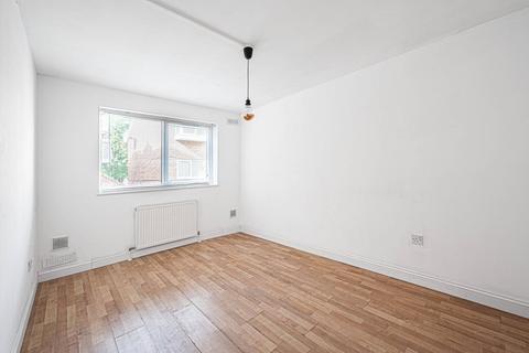 58 Larch Close, London, N11 3NN