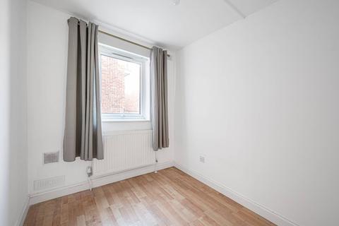 58 Larch Close, London, N11 3NN