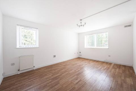 58 Larch Close, London, N11 3NN