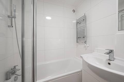 58 Larch Close, London, N11 3NN