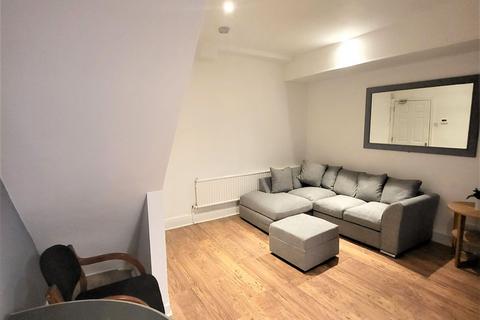 4 bedroom terraced house to rent, Heald Place, Manchester