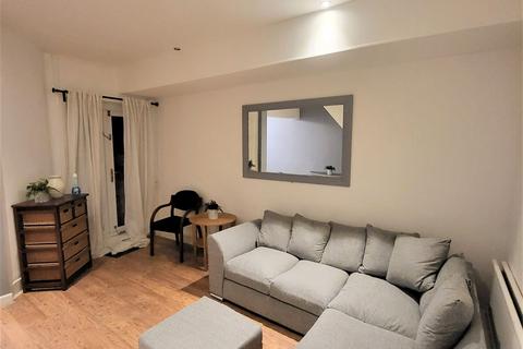 4 bedroom terraced house to rent, Heald Place, Manchester